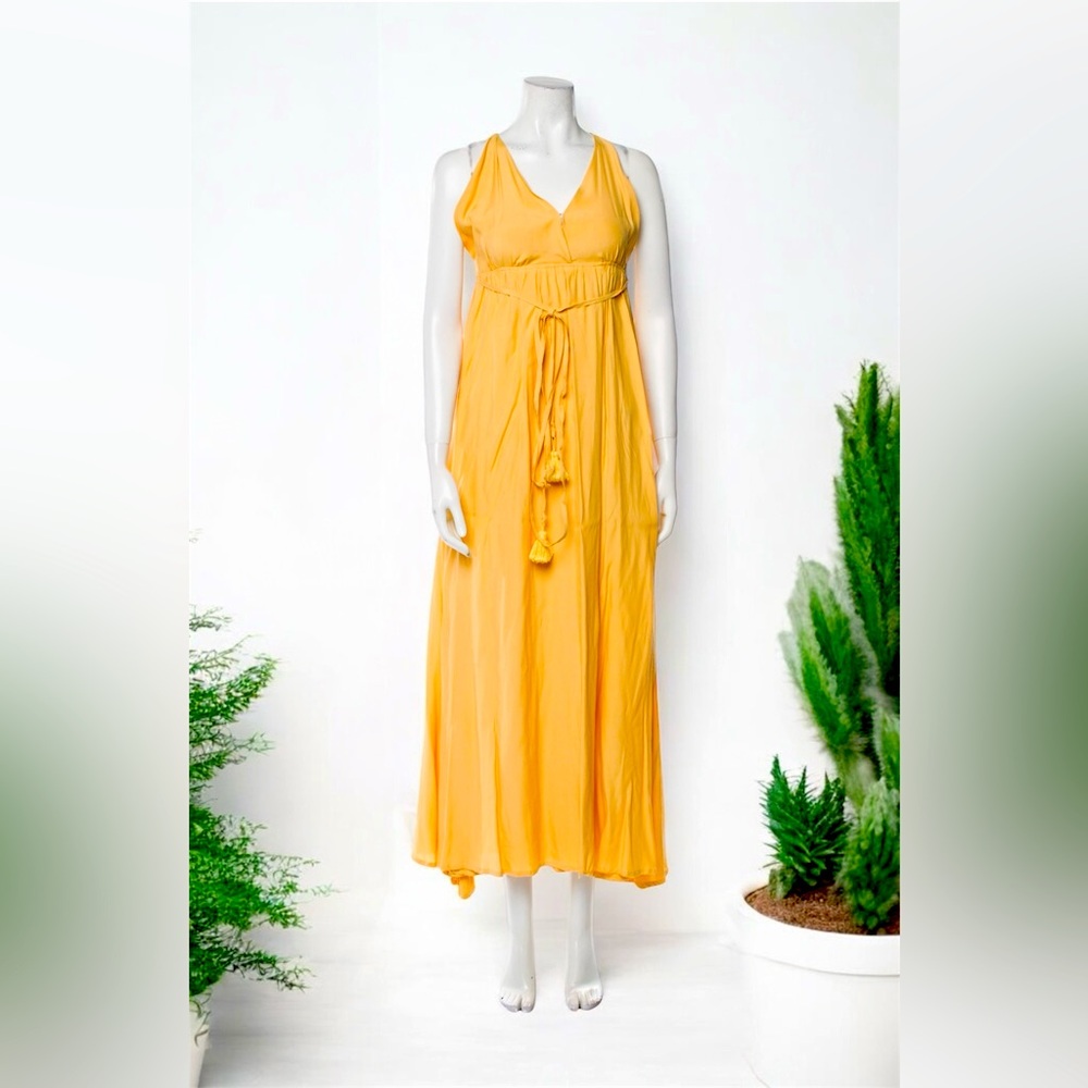 Stunning FAITHFULL THE BRAND V-Neck Maxi Dress
Size: M